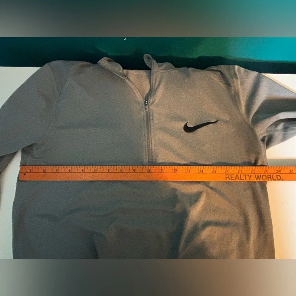 Nike Gray Quarter-Zip Women’s Athletic Pullover